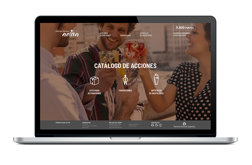 Ordenador portátil mostrando la web creada por Slogan del plan de incentivos de Pernod Ricard Activa para las distribuidoras